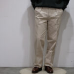 マーティーアンドサンズ、(MAATEE&SONS) 2PLEATS 細SLACKS、ボトムス