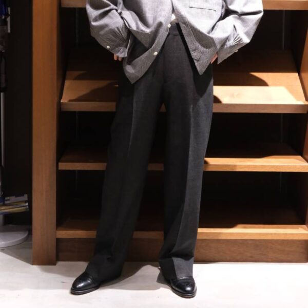 マーティーアンドサンズ(MAATEE&SONS) ストレートLEG TROUSER
